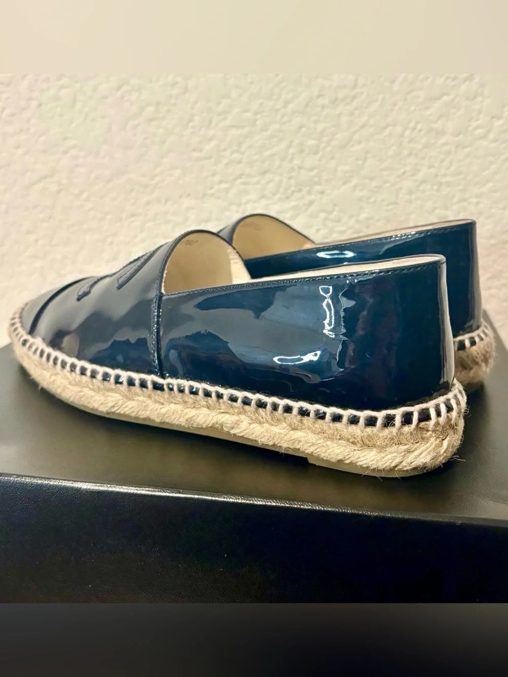 CHANEL excellent comes